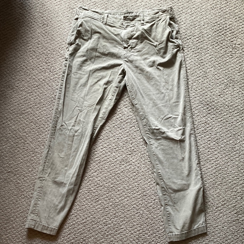 36x32 American Eagle Khakis
